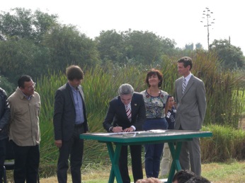 Firma el Jefe de Gobierno con Francia un Convenio de Colaboración para la Conservación de Xochimilco