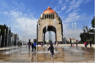 Las fuentes del Monumento a la Revolución higiénicas y libre de hongos