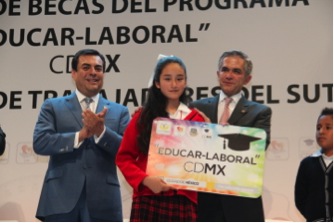 Entrega Jefe de Gobierno Becas para estudiantes del Programa Educar-Laboral CDMX