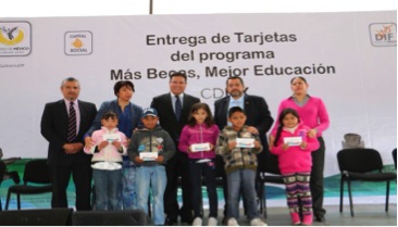 Entrega DIF-DF 430 becas escolares a niñas, niños y adolescentes