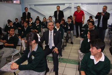 Pone en marcha Jefe de Gobierno el Programa de Útiles y Uniformes gratuitos 2014