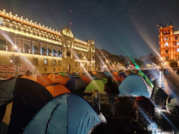 Maestros de la CNTE amenazan con aguarle la fiesta del día 27 a AMLO