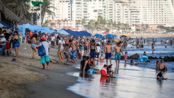 Mexicanos abarrotaron las playas por inicio de Año Nuevo