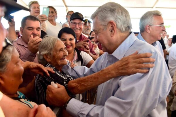 AMLO se destapa: “Ayudar a los pobres es un asunto de estrategia política”