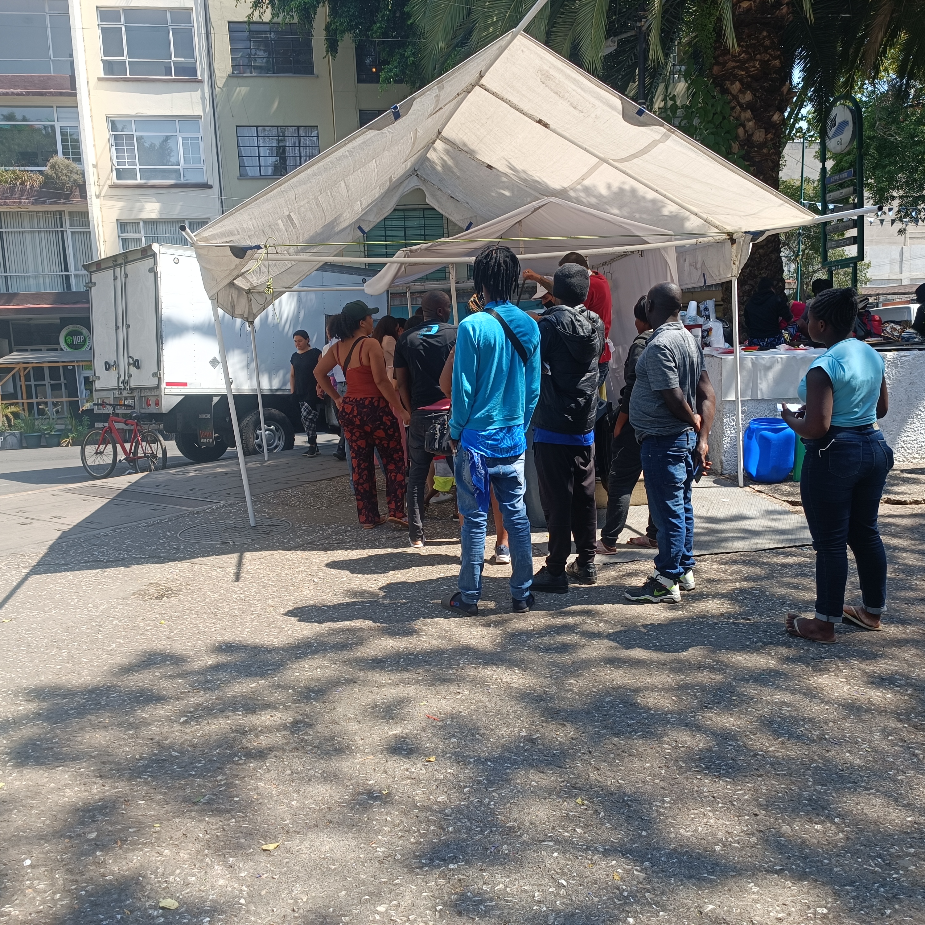 El hombre del perrito, los haitianos, un mundo mierda y los tacos