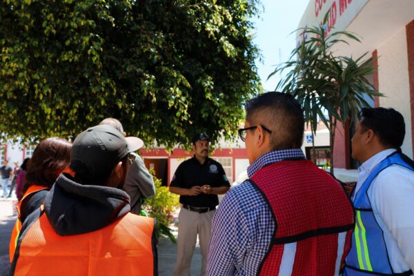 Capacitan a personal administrativo en Texcoco para saber qué hacer ante un sismo