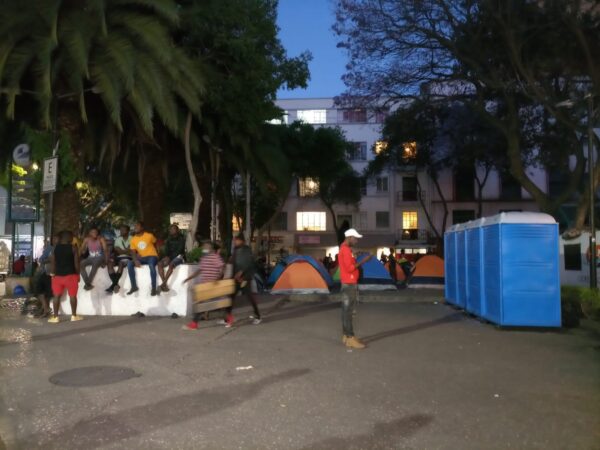 La gripa ataca a la Pequeña Haití; vecinos salen en su ayuda