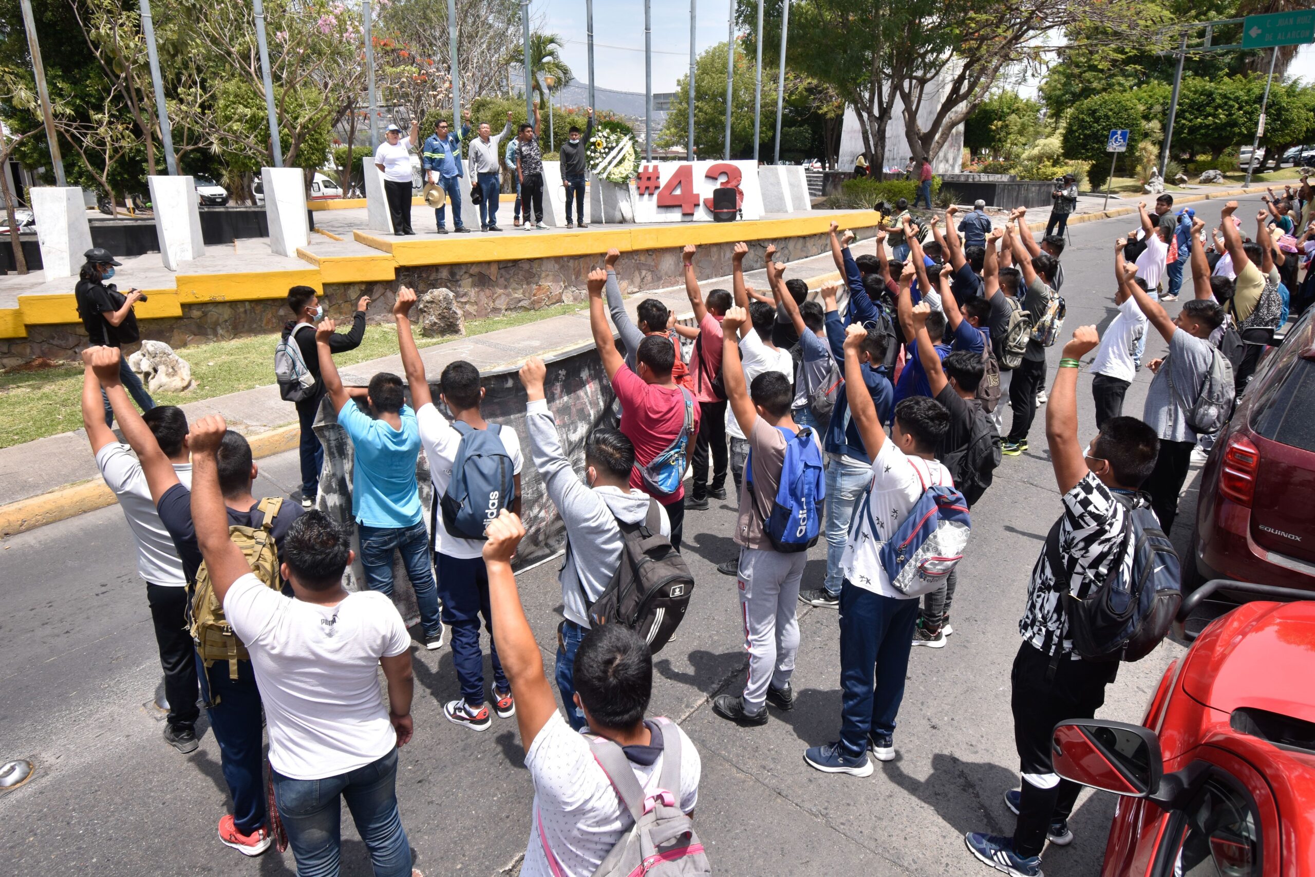 Padres de los 43 de Ayotzinapa acusan complicidad de la 4T y Sedena para que no se conozca la verdad