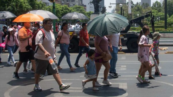 AMLO corrige a la Secretaría de Salud y asegura que los 8 muertos reportados por la ola de calor no existen