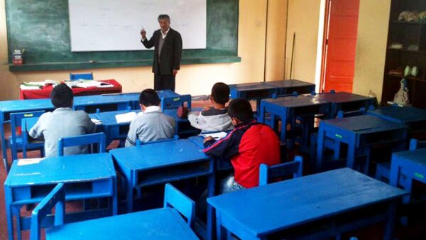 Pandemia, orfandad, pobreza y violencia marginan a más de un millón de niños de ir a la escuela