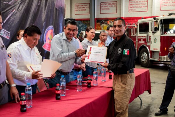 En Texcoco rinden homenaje a sus paramédicos y a los 102 elementos de Protección Civil