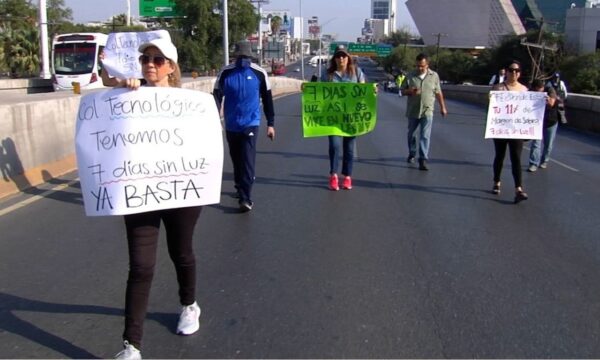 Protestas ciudadanas por apagones en medio de ola de calor; Bartlett enmudece y echa la bolita al Cenace