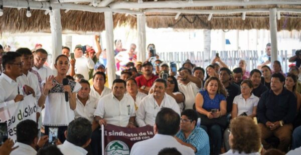 En Campeche, multitud recibe a Sheinbaum…con reclamos por desabasto de medicinas y altas tarifas de luz