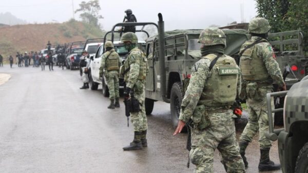 Rutilio Escandón, más preocupado por salir en la foto con AMLO que por la seguridad en Chiapas