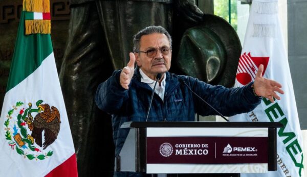 Primero fue Zoé Robledo, ahora López Obrador baja a Octavio Romero para buscar una gubernatura