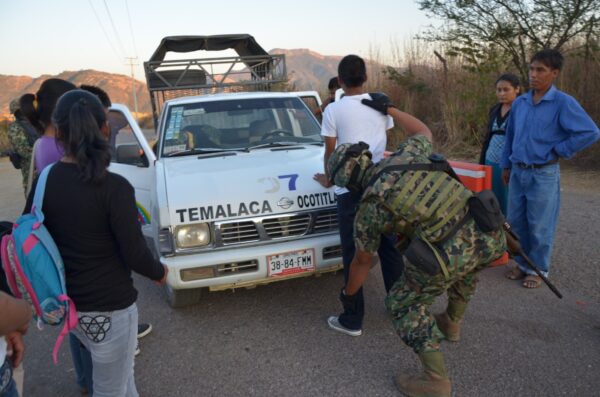 Veinte alcaldes en Guerrero y Michoacán, amenazados por cárteles