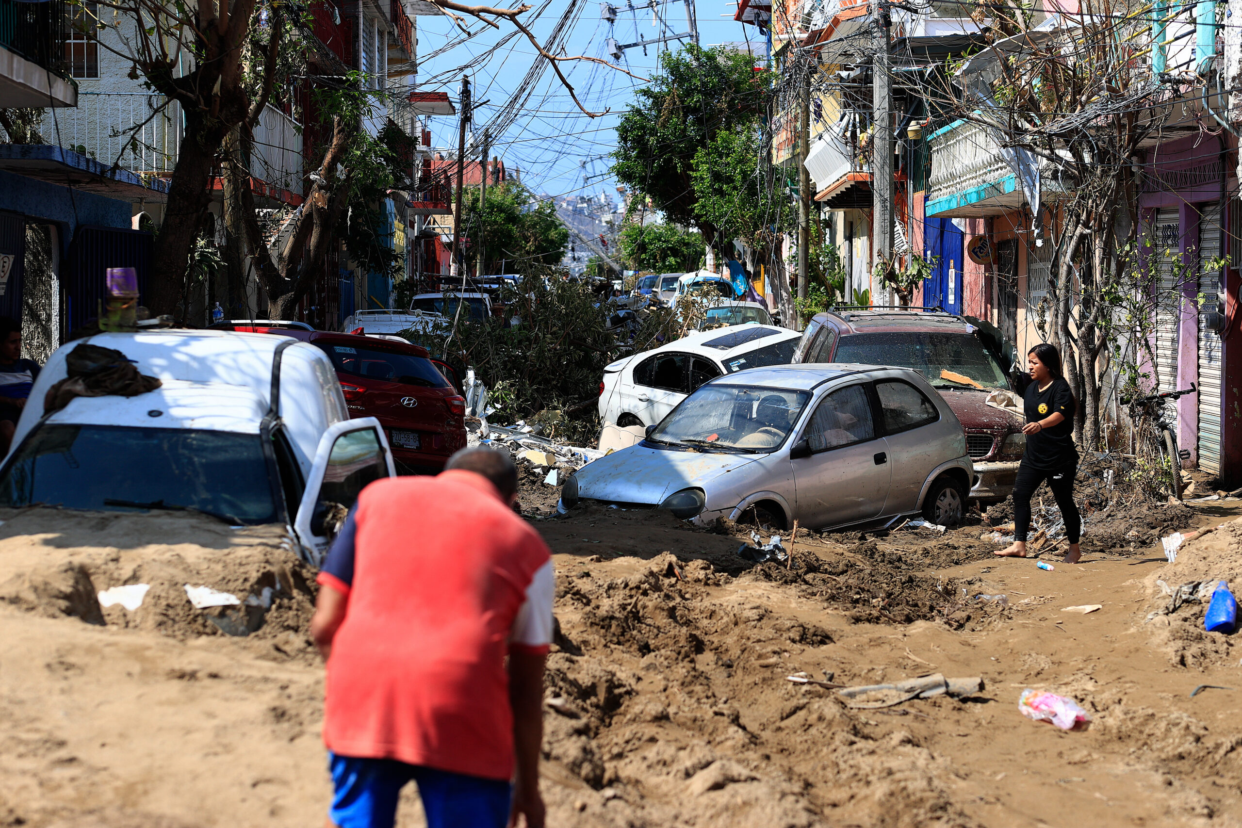 ¡De locura! AMLO tardó en actuar y promete poner de pie a Acapulco en Navidad