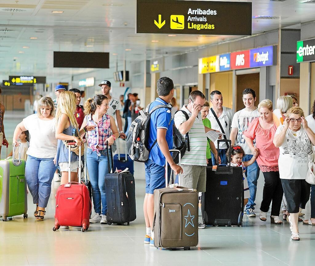 Grupos aeroportuarios tendrán pérdidas por cambios de la 4T a tarifas, advierte Fitch