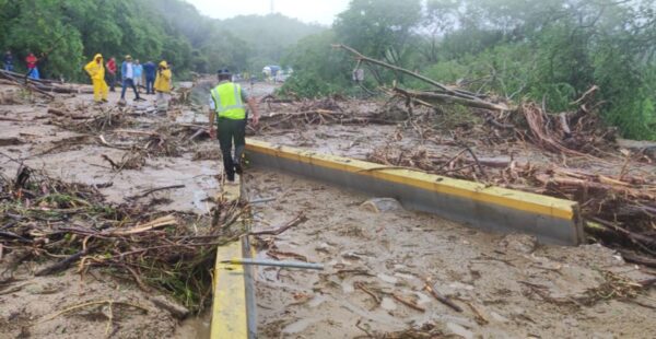 AMLO se queda atorado en la autopista del sol