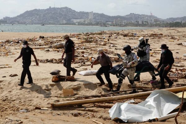 Mientras hallan cadáveres bajo escombros en Acapulco, AMLO se aferra a sólo 27 muertos