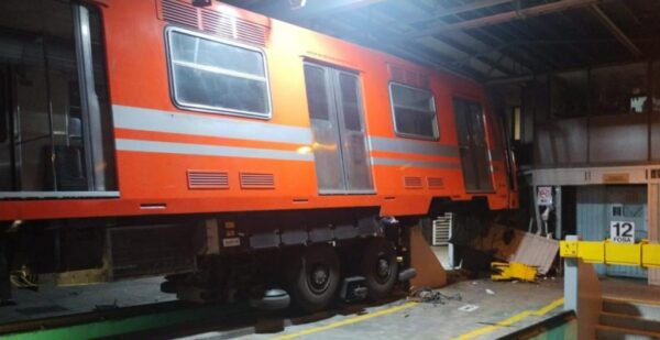 Choca tren del Metro en estacionamiento de estación El Rosario; un herido