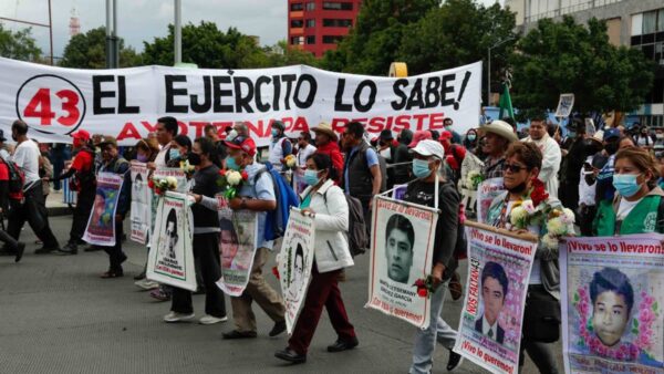 Autoridades locales, delincuentes y militares, responsables en Ayotzinapa