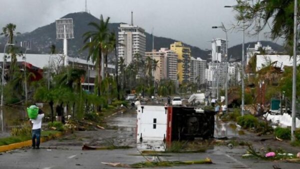 Visita de AMLO a Acapulco, para la foto; llegó a las 8 y se regresó a la 9