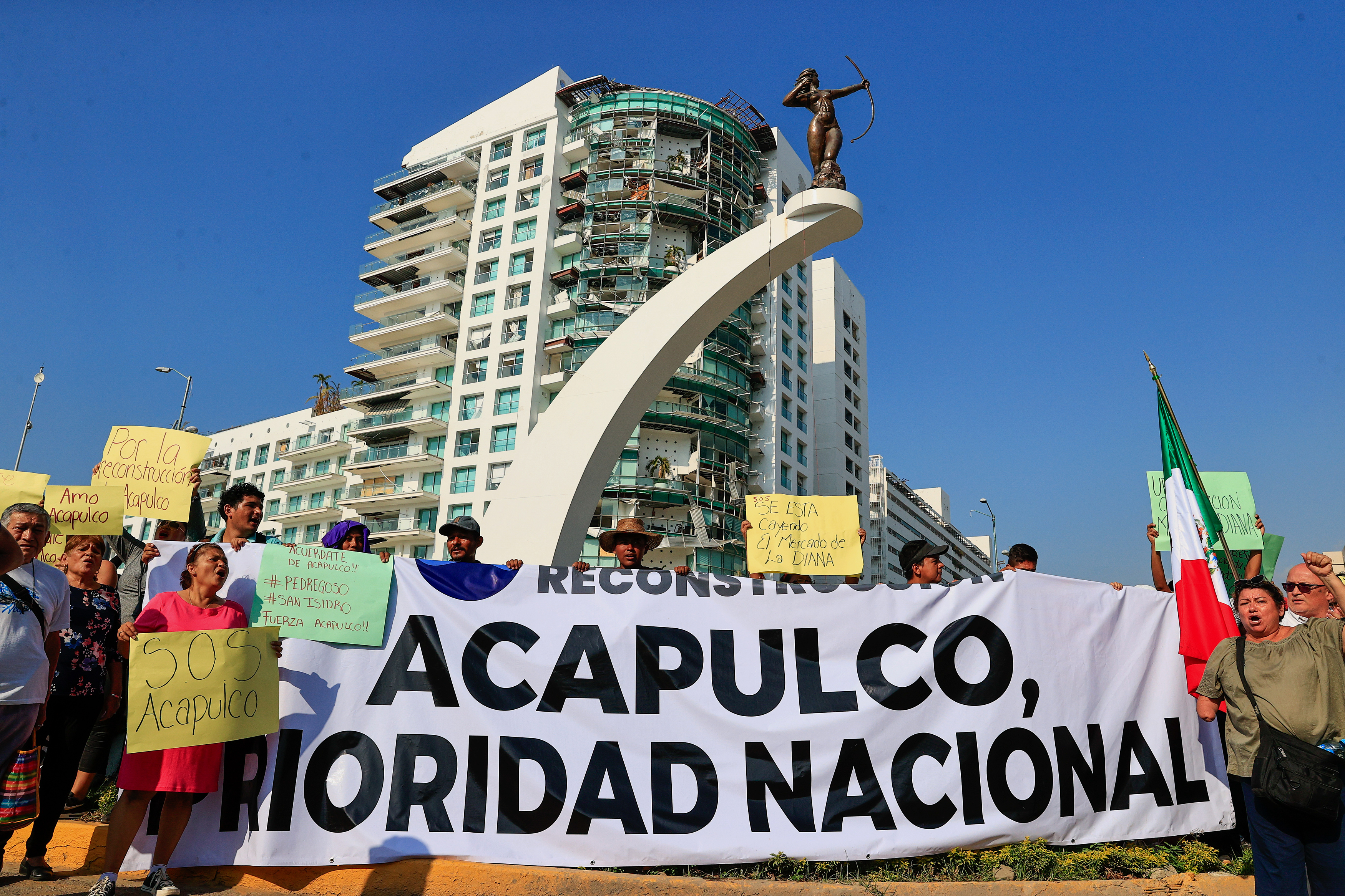 AMLO urge a reabrir 35 hoteles en Acapulco para el Tianguis Turístico…¿Y las zonas devastadas?