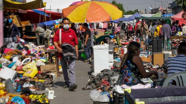 Desempleo en México se ubica en 3%; aumenta a 55,1% la informalidad: Inegi