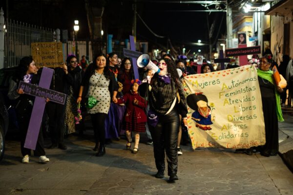 En Chiapas realizan caminata nocturna contra los feminicidios y contra nula actuación del gobierno