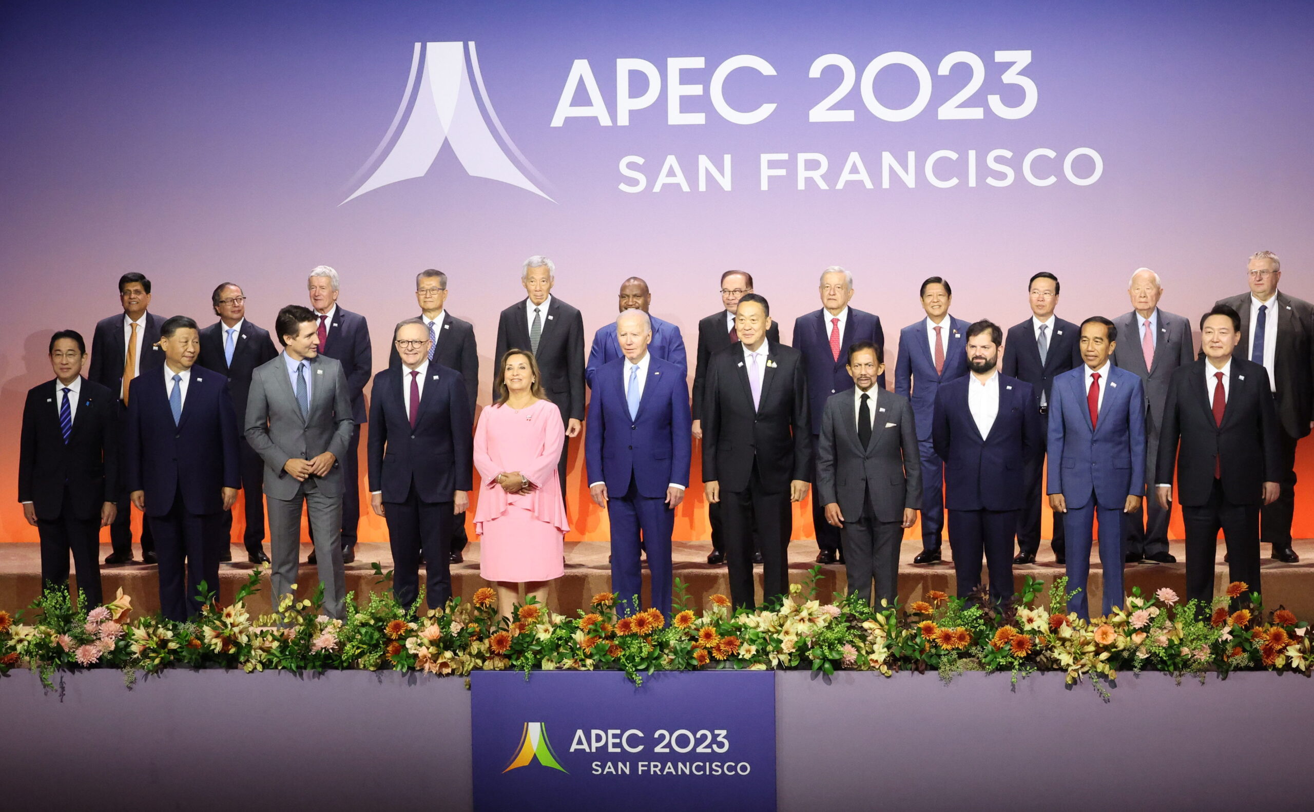 ¡Se le cumple a AMLO! a segunda fila para foto de la APEC; Dina Boluarte, junto a Biden