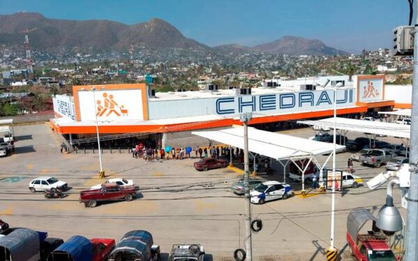 Reabren cuatro supermercados en Acapulco; vigila la Guardia Nacional