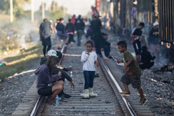 Una cuarta parte de 128,000 solicitudes de asilo en México son de niños: ACNUR