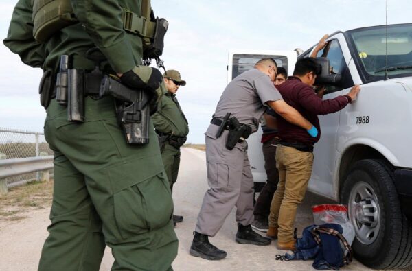 Greg Abott firma hoy la ley migrante que convierte en crimen ser indocumentado en Texas