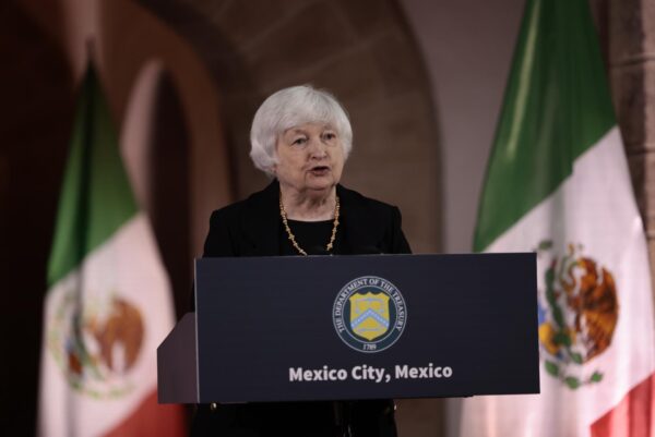 «Mayor parte» del fentanilo llega de China y se «sintetiza» en México, acusa Janet Yellen