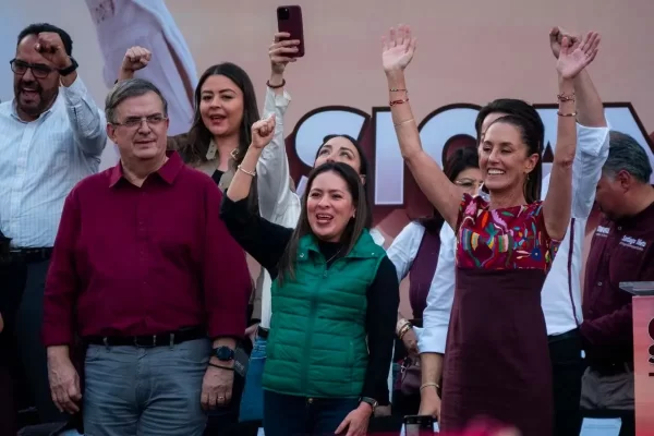 Acarreo morenista inundó el Monumento a la Revolución para apoyar a Sheinbaum