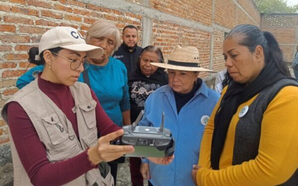 Madres de buscadoras usan drones con químicos para encontrar fosas clandestinas