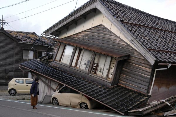 Terremoto que azotó la costa occidental de Japón deja 50 muertos