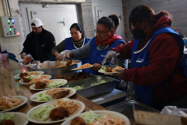 Albergues en Ciudad Juárez consiguen empleos a migrantes, lo que no ha cumplido la 4T