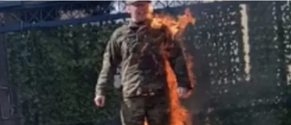 Soldado de EU se quema a lo bonzo frente a la embajada de Israel en Washington