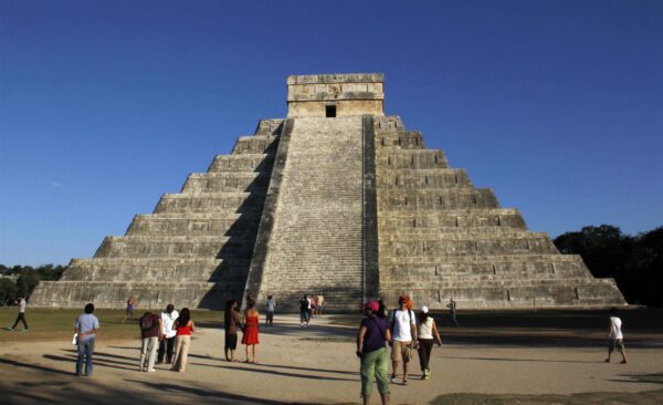 Físicos de México y EU buscan otra pirámide en el Castillo de Kukulcán, en Chichén Itzá