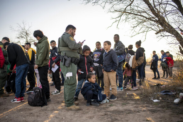 Legisladores en México condenan ley migratoria de “odio” del gobierno de Texas