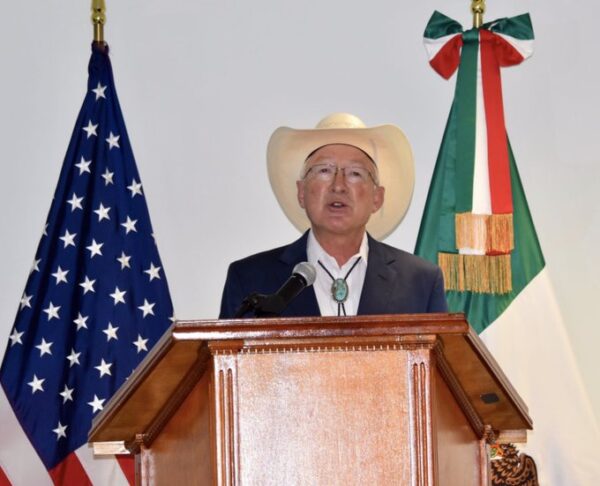 Los mexicanos “deben definir las instituciones con las que van a vivir”: Ken Salazar