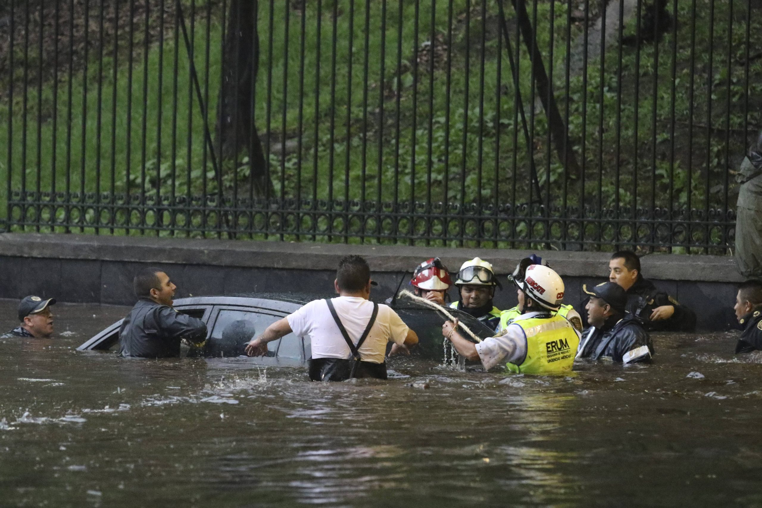 Seis ondas tropicales provocarán lluvias en 30 estados del país