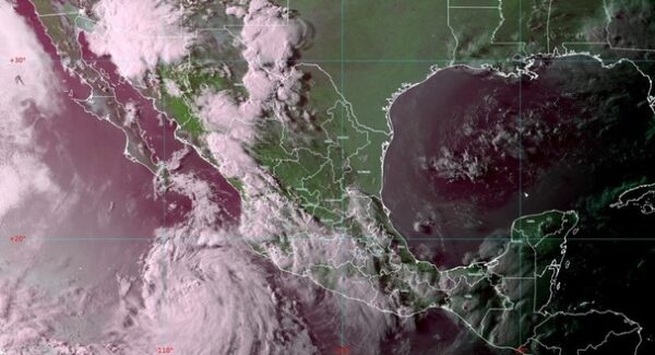 Lluvias intensas por tormenta Carlotta en el Pacífico