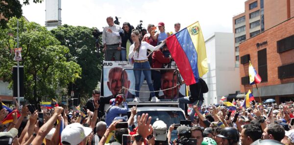 Unidos en una voz, venezolanos en América y España gritan «¡Fuera Maduro, Dictador!»