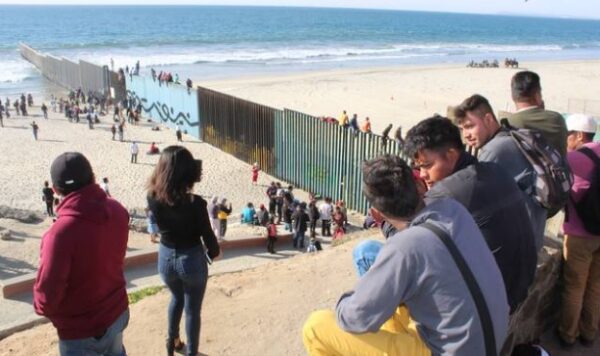 Plan de expulsión masiva de migrantes de Trump comenzaría con un millón