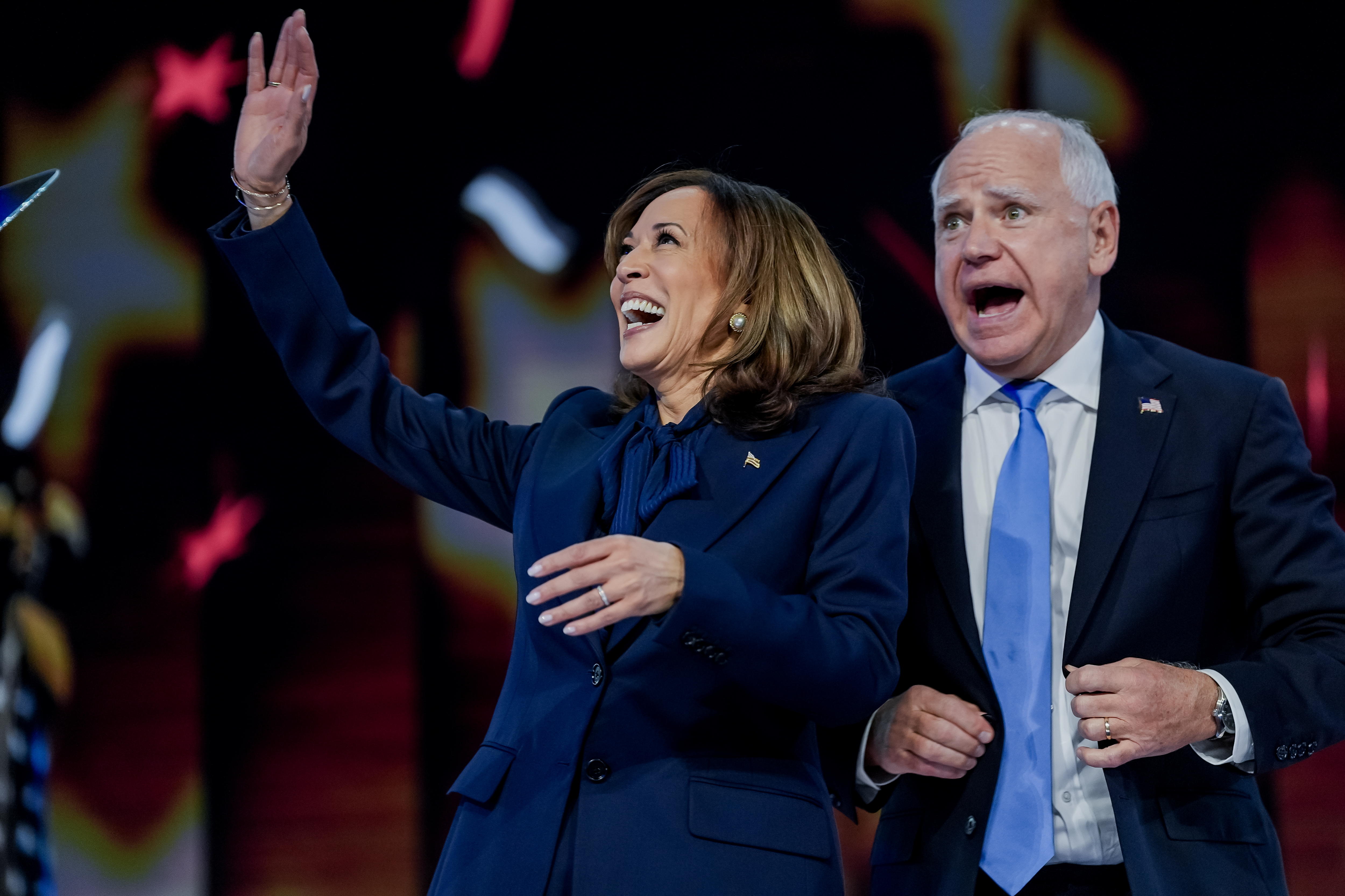 Kamala Harris vive su “momentum”, supera a Trump en las encuestas