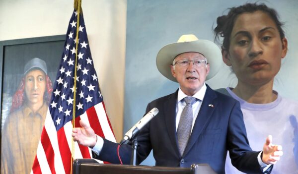 Ken Salazar: Reforma judicial en México pone en riesgo su democracia y el comercio con EU